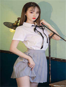 女人裙下